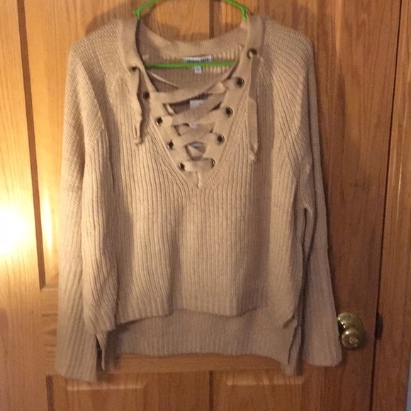 ***SOMEONE MAKE AN OFFER*** Fashion Nova sweater - Picture 1 of 3
